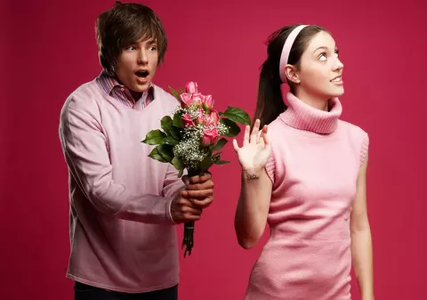 Cinci greşeli fatale pe care un bărbat le face într-o relaţie