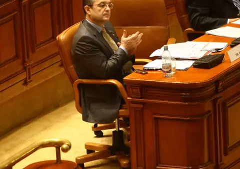 Emil Boc, huiduit de la primele cuvinte în Parlament