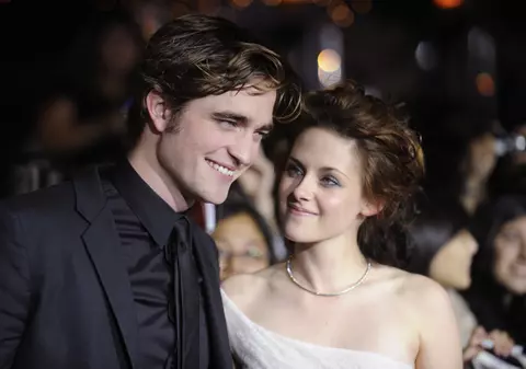 Robert Pattinson şi Kristen Stewart vin în România?