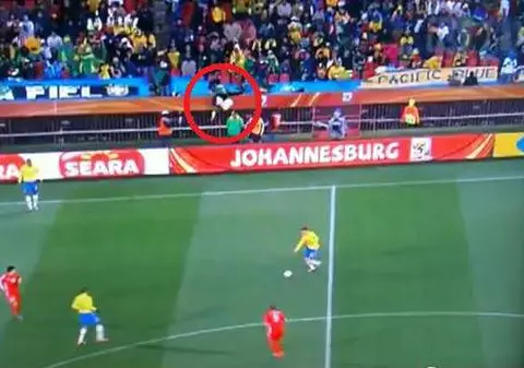 Video | Un fan a fost aruncat din tribună la meciul Brazilia-Coreea de Nord 