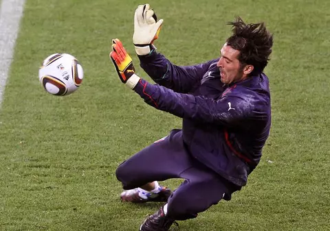 Portarul Italiei, Gianluigi Buffon, are hernie de disc 