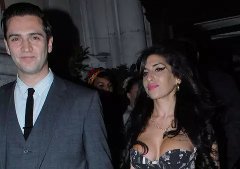 Amy Winehouse a renunţat la vicii datorită noului iubit