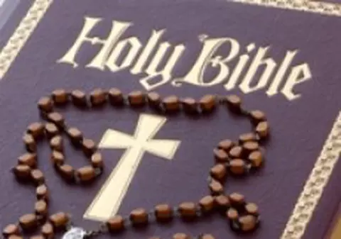"Am băgat în gura fetiţei mele pagini din Biblie şi apoi am sărit pe ea"