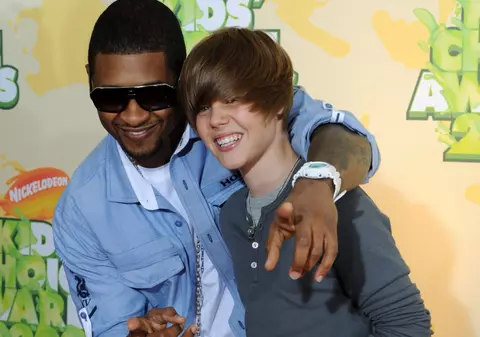 Video | Justin Bieber şi Usher au lansat "Somebody To Love "