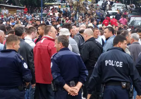 5.000 de protestatari împotriva interzicerii vălului musulman în şcoli, în Kosovo
