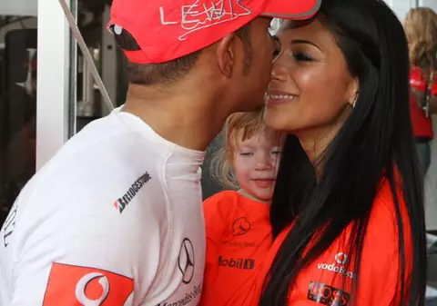 Lui Hamilton îi e frică cu Nicole la volan