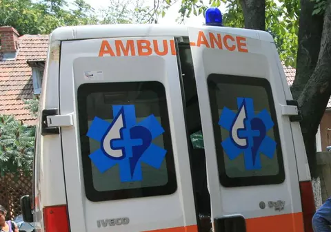 O fetiţă a murit după ce a fost scăpată din braţe de bunică