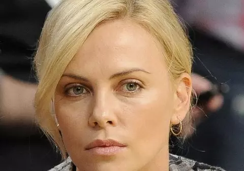 Charlize Theron îşi închiriază casa cu 50.000 de dolari lunar