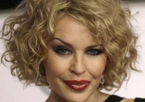 Kylie Minogue: "Cu Angelina Jolie m-aş săruta"