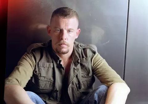 Cenuşa designerului Alexander McQueen, împrăştiată pe o insulă