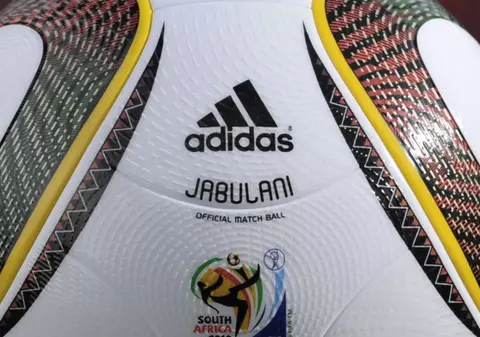 Adidas vrea 1,5 miliarde de euro în 2010