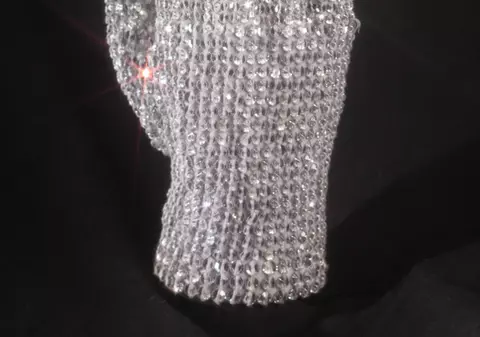 190.000 de dolari pentru o mănuşă purtată de Michael Jackson în 1984