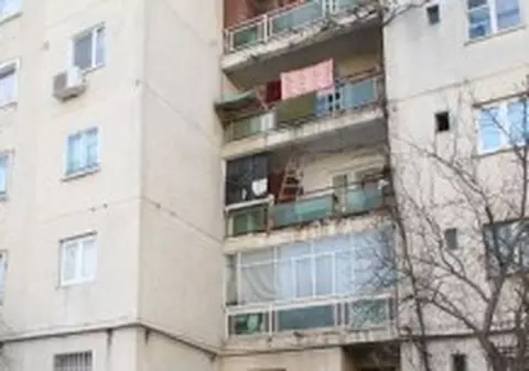 Fetiţa care a căzut de la etajul şase rămâne în grija părinţilor