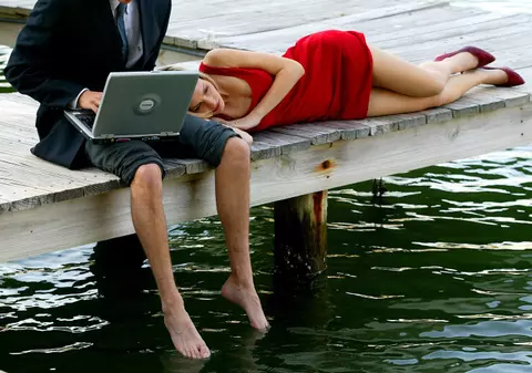 Patru motive pentru care o relaţie e mai importantă decât cariera