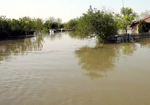Prăpăd! 19 morţi din cauza inundaţiilor, în Moldova