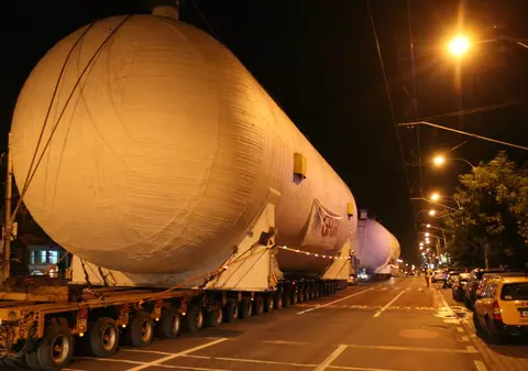 Două rezervoare gigant au blocat circulaţia pe Calea Griviţei