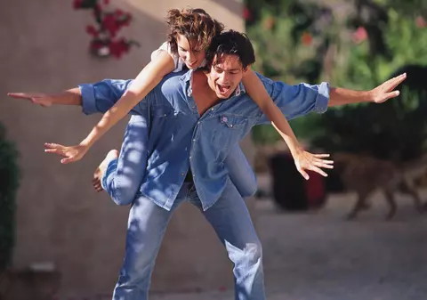 Cum îţi dai seama dacă merită să ai o relaţie de lungă durată cu el