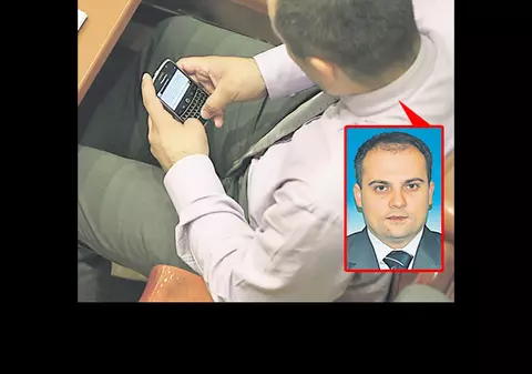 Alo, tovarăşi, e moţiune!