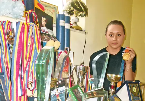Edilul Constanţei se screme de şase ani s-o facă cetăţean de onoare pe Daniela Sofronie - Mazăre, nu ţi-e ruşine?