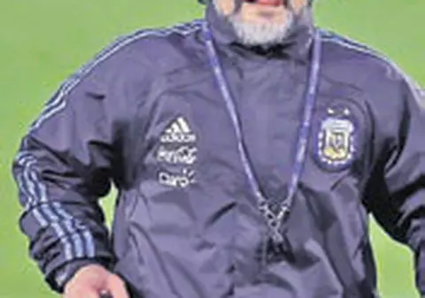 E frig în Africa de Sud! Maradona poartă fes!