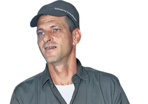 Virgil Teofil Creţu, românul care a fost ostatic pe vapor timp de patru luni, a ajuns acasă: «Piraţii erau nişte animale»