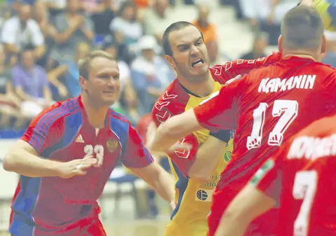 Naţionala masculină de handbal a pierdut cu Rusia (28-32)