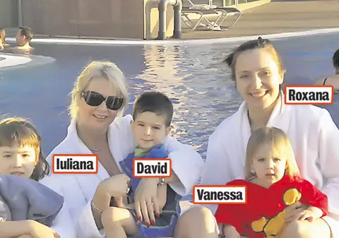 Iuliana Marciuc şi Roxana Iliescu şi-au dus copiii la Aquaworld, în Budapesta