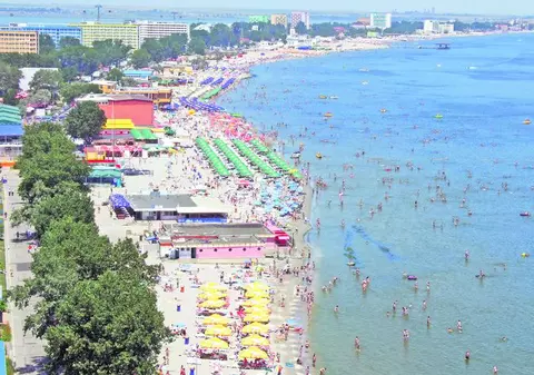 Chiar dacă sunt nemulţumiţi de condiţiile de pe Litoral, românii au devenit patrioţi: «Tot la noi e mai frumos!»