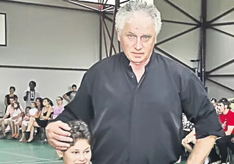 Szoby Cseh strânge bani pentru copii săraci