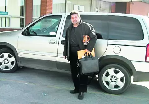 Unde poţi să găseşti un ţepar căutat de poliţie? Pe Facebook!