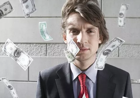 Guvernanţii ne bagă, de la 1 iulie, mâna în buzunar: Plăţile compensatorii, impozitate cu 16%
