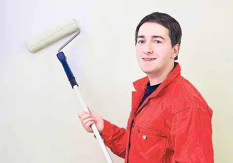 Ce lucrări se fac vara la bloc - Acum e momentul să zugrăviţi sau să reparaţi terasa