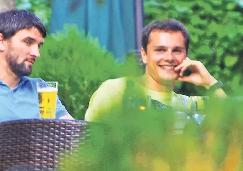 Cu "Țăranul" şi cu "Gogu" la o bere - Adi Mihalcea şi Vlad Munteanu îşi încarcă bateriile pentru noul sezon
