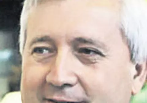 Persoanele aflate miercuri seară în Aeroportul Otopeni au dat nas în nas cu preşedintele Traian Băsescu: "«Salut! Hă, hă, hă! Am zburat bine!»"