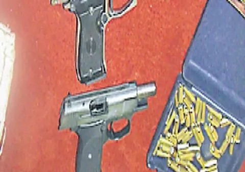 Uite ce-au găsit mascaţii în casele ţiganilor din Strehaia!