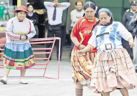 Femeile din Peru au organizat propriul lor Campionat Mondial
