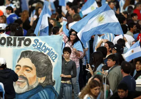 Maradona şi jucătorii au avut parte de o primire călduroasă la Buenos Aires