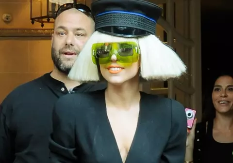 Lady Gaga s-a plictisit să fie bogată