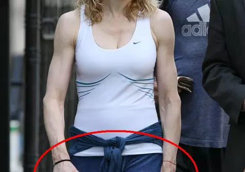 Madonna îşi urăşte mâinile