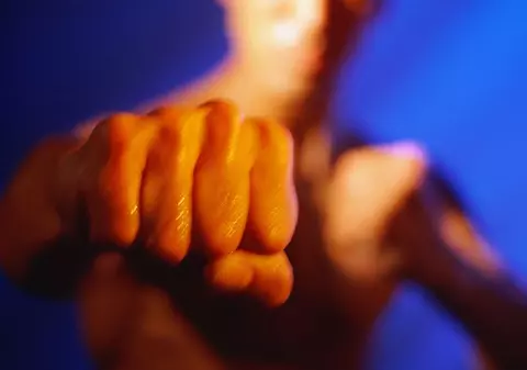 Un bătrân l-a omorât cu pumnii pe un consătean