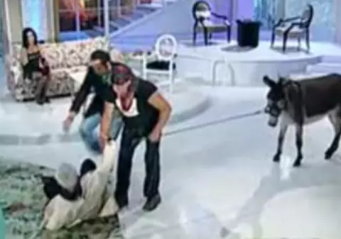 Video | Baritonul John Modinos a căzut în direct la Happy Hour! 