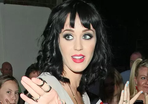 Katy Perry se căsătoreşte în Maui?