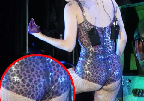 Lady Gaga e plină de celulită, dar umblă tot despuiată!