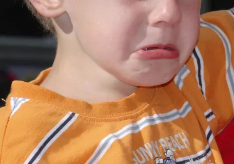 BACTERIA E.COLI | Părinții din Argeș, revoltați de ceea ce se întâmplă la Spitalul de Pediatrie: „Își bat joc de copiii voștri!”