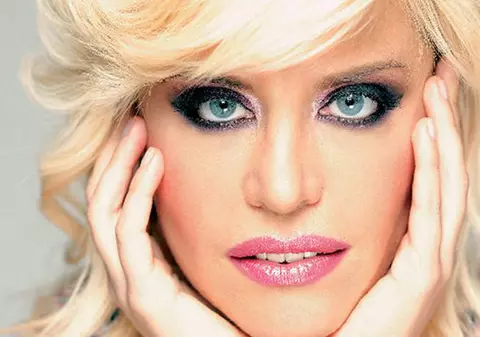 Loredana va susţine un concert live, pe Facebook
