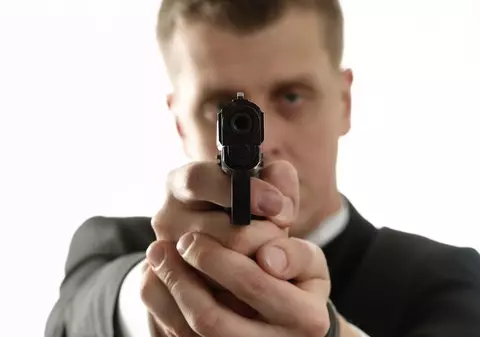 A murit după ce şi-a pus prietenul să-l împuşte