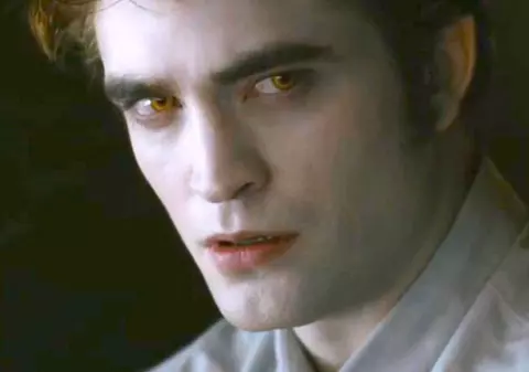 Robert Pattinson: "Am toată viaţa adunată în trei valize"
