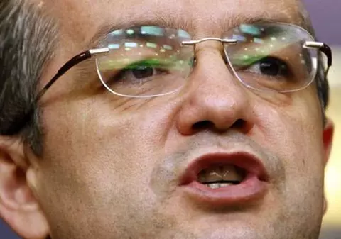 Boc, despre afirmaţiile lui Tokes: "Constituţia se respectă, nu se discută"