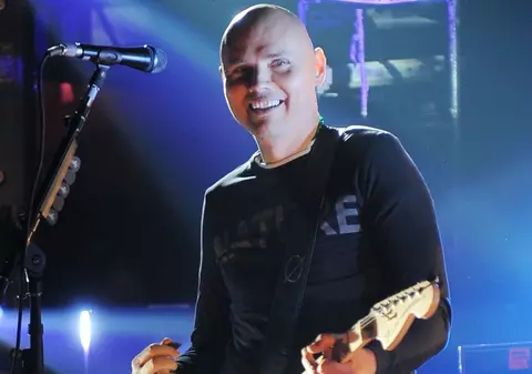 Video | Solistul trupei Smashing Pumpkins a leşinat pe scenă