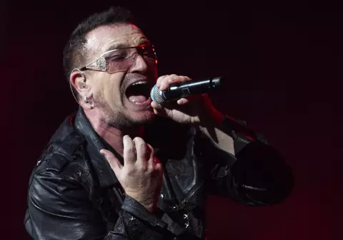 Bono, solistul U2, primeşte 13 milioane de euro din asigurarea medicală